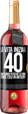 29,95 € Spedizione Gratuita | Vino rosato Edizione ROSÉ La vita inizia a 40 anni. Quindi perché ci fanno venire così in anticipo? Etichetta Nera. Etichetta personalizzabile Vino giovane Raccogliere 2023 Tempranillo