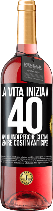 29,95 € Spedizione Gratuita | Vino rosato Edizione ROSÉ La vita inizia a 40 anni. Quindi perché ci fanno venire così in anticipo? Etichetta Nera. Etichetta personalizzabile Vino giovane Raccogliere 2024 Tempranillo