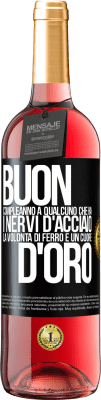 29,95 € Spedizione Gratuita | Vino rosato Edizione ROSÉ Buon compleanno a qualcuno che ha i nervi d'acciaio, la volontà di ferro e un cuore d'oro Etichetta Nera. Etichetta personalizzabile Vino giovane Raccogliere 2025 Tempranillo