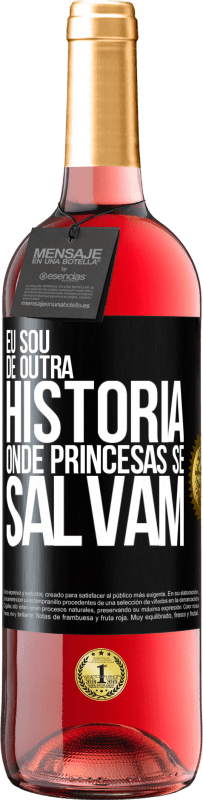 29,95 € Envio grátis | Vinho rosé Edição ROSÉ Eu sou de outra história onde princesas se salvam Etiqueta Preta. Etiqueta personalizável Vinho jovem Colheita 2023 Tempranillo