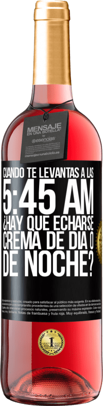 29,95 € Envío gratis | Vino Rosado Edición ROSÉ Cuando te levantas a las 5:45 AM, ¿Hay que echarse crema de día o de noche? Etiqueta Negra. Etiqueta personalizable Vino joven Cosecha 2023 Tempranillo