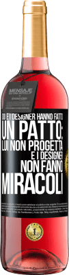 29,95 € Spedizione Gratuita | Vino rosato Edizione ROSÉ Dio e i designer hanno fatto un patto: lui non progetta e i designer non fanno miracoli Etichetta Nera. Etichetta personalizzabile Vino giovane Raccogliere 2024 Tempranillo