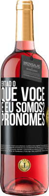 29,95 € Envio grátis | Vinho rosé Edição ROSÉ Então, o que você e eu somos? Pronomes Etiqueta Preta. Etiqueta personalizável Vinho jovem Colheita 2023 Tempranillo