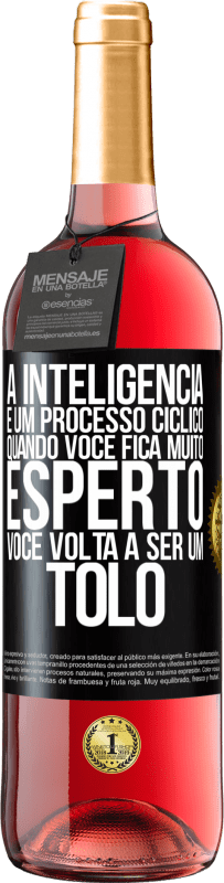 29,95 € Envio grátis | Vinho rosé Edição ROSÉ A inteligência é um processo cíclico. Quando você fica muito esperto, você volta a ser um tolo Etiqueta Preta. Etiqueta personalizável Vinho jovem Colheita 2023 Tempranillo