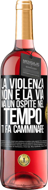 29,95 € Spedizione Gratuita | Vino rosato Edizione ROSÉ La violenza non è la via, ma un ospite nel tempo ti fa camminare Etichetta Nera. Etichetta personalizzabile Vino giovane Raccogliere 2024 Tempranillo