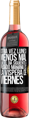 29,95 € Envío gratis | Vino Rosado Edición ROSÉ Otra vez lunes! Menos mal que el día siguiente a pasado mañana es la víspera de viernes Etiqueta Negra. Etiqueta personalizable Vino joven Cosecha 2023 Tempranillo