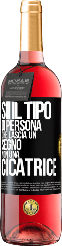 29,95 € Spedizione Gratuita | Vino rosato Edizione ROSÉ Sii il tipo di persona che lascia un segno, non una cicatrice Etichetta Nera. Etichetta personalizzabile Vino giovane Raccogliere 2023 Tempranillo