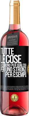 29,95 € Spedizione Gratuita | Vino rosato Edizione ROSÉ Tutte le cose accadono per qualcosa, per uno stronzo per esempio Etichetta Nera. Etichetta personalizzabile Vino giovane Raccogliere 2024 Tempranillo