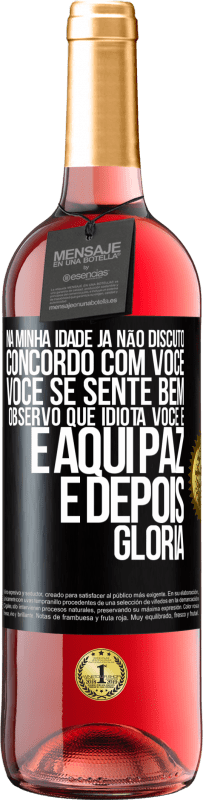 29,95 € Envio grátis | Vinho rosé Edição ROSÉ Na minha idade já não discuto, concordo com você, você se sente bem, observo que idiota você é e aqui paz e depois glória Etiqueta Preta. Etiqueta personalizável Vinho jovem Colheita 2024 Tempranillo