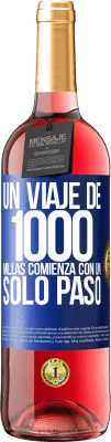 29,95 € Envío gratis | Vino Rosado Edición ROSÉ Un viaje de mil millas comienza con un solo paso Etiqueta Azul. Etiqueta personalizable Vino joven Cosecha 2023 Tempranillo