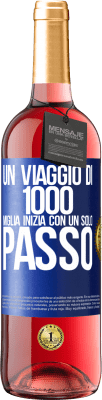 29,95 € Spedizione Gratuita | Vino rosato Edizione ROSÉ Un viaggio di mille miglia inizia con un solo passo Etichetta Blu. Etichetta personalizzabile Vino giovane Raccogliere 2023 Tempranillo