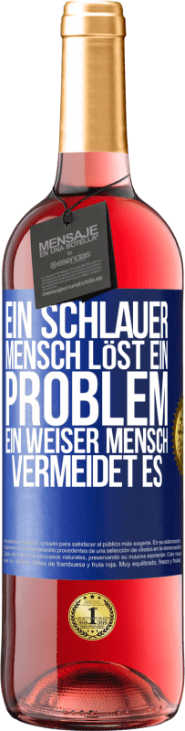 29,95 € Kostenloser Versand | Roséwein ROSÉ Ausgabe Ein schlauer Mensch löst ein Problem. Ein weiser Mensch vermeidet es Blaue Markierung. Anpassbares Etikett Junger Wein Ernte 2024 Tempranillo