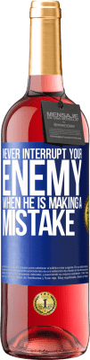 29,95 € Free Shipping | Rosé Wine ROSÉ Edition Never interrupt your enemy when he is making a mistake Blue Label. Customizable label Young wine Harvest 2025 Tempranillo