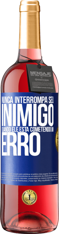 29,95 € Envio grátis | Vinho rosé Edição ROSÉ Nunca interrompa seu inimigo quando ele está cometendo um erro Etiqueta Azul. Etiqueta personalizável Vinho jovem Colheita 2024 Tempranillo