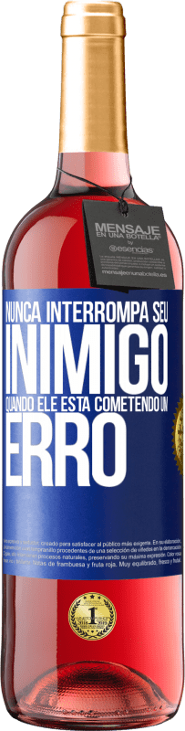 29,95 € Envio grátis | Vinho rosé Edição ROSÉ Nunca interrompa seu inimigo quando ele está cometendo um erro Etiqueta Azul. Etiqueta personalizável Vinho jovem Colheita 2025 Tempranillo