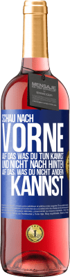 29,95 € Kostenloser Versand | Roséwein ROSÉ Ausgabe Schau nach vorne, auf das, was du tun kannst, und nicht nach hinten, auf das, was du nicht ändern kannst Blaue Markierung. Anpassbares Etikett Junger Wein Ernte 2023 Tempranillo