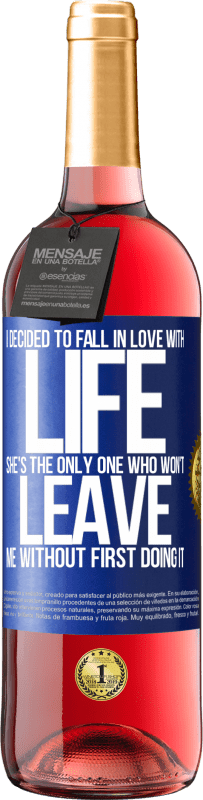 29,95 € Free Shipping | Rosé Wine ROSÉ Edition I decided to fall in love with life. She's the only one who won't leave me without first doing it Blue Label. Customizable label Young wine Harvest 2023 Tempranillo
