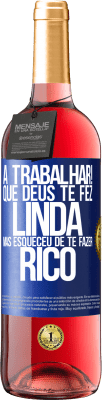 29,95 € Envio grátis | Vinho rosé Edição ROSÉ a trabalhar! Que Deus te fez linda, mas esqueceu de te fazer rico Etiqueta Azul. Etiqueta personalizável Vinho jovem Colheita 2024 Tempranillo