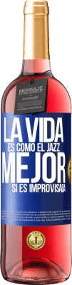 29,95 € Envío gratis | Vino Rosado Edición ROSÉ La vida es como el jazz… mejor si es improvisada Etiqueta Azul. Etiqueta personalizable Vino joven Cosecha 2024 Tempranillo