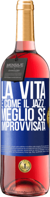 29,95 € Spedizione Gratuita | Vino rosato Edizione ROSÉ La vita è come il jazz ... meglio se improvvisata Etichetta Blu. Etichetta personalizzabile Vino giovane Raccogliere 2024 Tempranillo