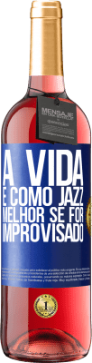 29,95 € Envio grátis | Vinho rosé Edição ROSÉ A vida é como jazz ... melhor se for improvisado Etiqueta Azul. Etiqueta personalizável Vinho jovem Colheita 2024 Tempranillo