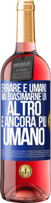 29,95 € Spedizione Gratuita | Vino rosato Edizione ROSÉ Errare è umano ... ma biasimarne un altro è ancora più umano Etichetta Blu. Etichetta personalizzabile Vino giovane Raccogliere 2024 Tempranillo