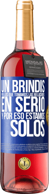 29,95 € Envío gratis | Vino Rosado Edición ROSÉ Un brindis por los que tomamos las relaciones en serio y por eso estamos solos Etiqueta Azul. Etiqueta personalizable Vino joven Cosecha 2024 Tempranillo