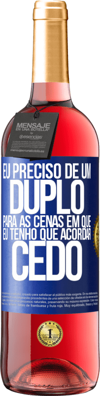 29,95 € Envio grátis | Vinho rosé Edição ROSÉ Eu preciso de um duplo para as cenas em que eu tenho que acordar cedo Etiqueta Azul. Etiqueta personalizável Vinho jovem Colheita 2024 Tempranillo