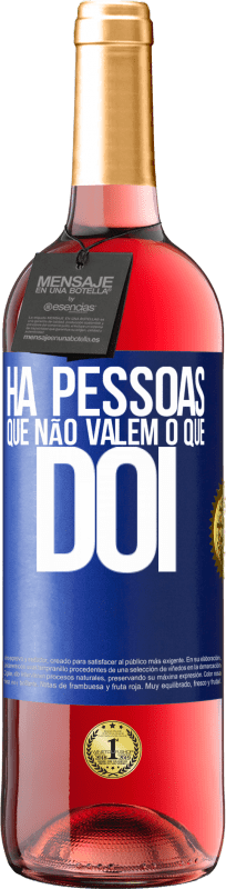 29,95 € Envio grátis | Vinho rosé Edição ROSÉ Há pessoas que não valem o que dói Etiqueta Azul. Etiqueta personalizável Vinho jovem Colheita 2024 Tempranillo