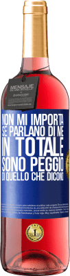 29,95 € Spedizione Gratuita | Vino rosato Edizione ROSÉ Non mi importa se parlano di me, in totale sono peggio di quello che dicono Etichetta Blu. Etichetta personalizzabile Vino giovane Raccogliere 2024 Tempranillo