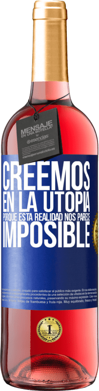 29,95 € Envío gratis | Vino Rosado Edición ROSÉ Creemos en la utopía porque esta realidad nos parece imposible Etiqueta Azul. Etiqueta personalizable Vino joven Cosecha 2024 Tempranillo