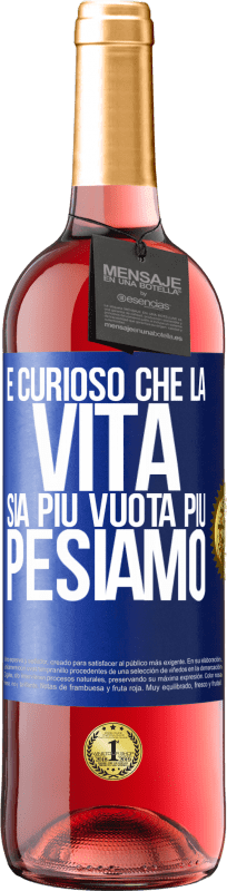 29,95 € Spedizione Gratuita | Vino rosato Edizione ROSÉ È curioso che la vita sia più vuota, più pesiamo Etichetta Blu. Etichetta personalizzabile Vino giovane Raccogliere 2023 Tempranillo