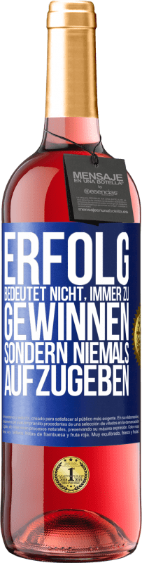 29,95 € Kostenloser Versand | Roséwein ROSÉ Ausgabe Erfolg bedeutet nicht, immer zu gewinnen, sondern niemals aufzugeben Blaue Markierung. Anpassbares Etikett Junger Wein Ernte 2024 Tempranillo