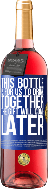 29,95 € 送料無料 | ロゼワイン ROSÉエディション このボトルは一緒に飲むためのものです。贈り物は後で来る 青いタグ. カスタマイズ可能なラベル 若いワイン 収穫 2023 Tempranillo