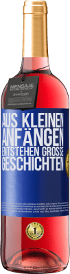 29,95 € Kostenloser Versand | Roséwein ROSÉ Ausgabe Aus kleinen Anfängen entstehen große Geschichten Blaue Markierung. Anpassbares Etikett Junger Wein Ernte 2023 Tempranillo