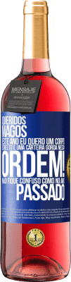 29,95 € Envio grátis | Vinho rosé Edição ROSÉ Queridos Magos, este ano eu quero um corpo esbelto e uma carteira gorda. Nessa ordem! Não fique confuso como no ano passado Etiqueta Azul. Etiqueta personalizável Vinho jovem Colheita 2023 Tempranillo