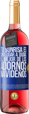 29,95 € Envío gratis | Vino Rosado Edición ROSÉ Tu sonrisa es, sin lugar a dudas, el mejor de los adornos navideños Etiqueta Azul. Etiqueta personalizable Vino joven Cosecha 2025 Tempranillo