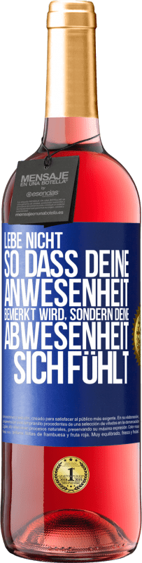 29,95 € Kostenloser Versand | Roséwein ROSÉ Ausgabe Lebe nicht, so dass deine Anwesenheit bemerkt wird, sondern deine Abwesenheit sich fühlt Blaue Markierung. Anpassbares Etikett Junger Wein Ernte 2024 Tempranillo