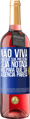 29,95 € Envio grátis | Vinho rosé Edição ROSÉ Não viva para que sua presença seja notada, mas para que sua ausência pareça Etiqueta Azul. Etiqueta personalizável Vinho jovem Colheita 2024 Tempranillo