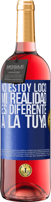 29,95 € Envío gratis | Vino Rosado Edición ROSÉ No estoy loco, mi realidad es diferente a la tuya Etiqueta Azul. Etiqueta personalizable Vino joven Cosecha 2024 Tempranillo