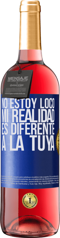 29,95 € Envío gratis | Vino Rosado Edición ROSÉ No estoy loco, mi realidad es diferente a la tuya Etiqueta Azul. Etiqueta personalizable Vino joven Cosecha 2025 Tempranillo
