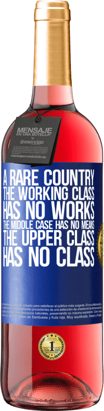 29,95 € 送料無料 | ロゼワイン ROSÉエディション まれな国：労働者階級には作品がなく、中間ケースには手段がなく、上流階級には階級がありません。奇妙な国 青いタグ. カスタマイズ可能なラベル 若いワイン 収穫 2023 Tempranillo