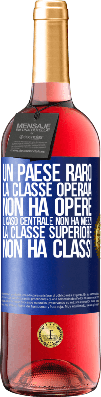 29,95 € Spedizione Gratuita | Vino rosato Edizione ROSÉ Un paese raro: la classe operaia non ha opere, il caso centrale non ha mezzi, la classe superiore non ha classi Etichetta Blu. Etichetta personalizzabile Vino giovane Raccogliere 2025 Tempranillo