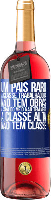 29,95 € Envio grátis | Vinho rosé Edição ROSÉ Um país raro: a classe trabalhadora não tem obras, a caixa do meio não tem meios, a classe alta não tem classe Etiqueta Azul. Etiqueta personalizável Vinho jovem Colheita 2023 Tempranillo