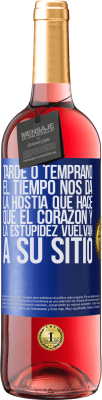 29,95 € Envío gratis | Vino Rosado Edición ROSÉ Tarde o temprano el tiempo nos da la hostia que hace que el corazón y la estupidez vuelvan a su sitio Etiqueta Azul. Etiqueta personalizable Vino joven Cosecha 2024 Tempranillo