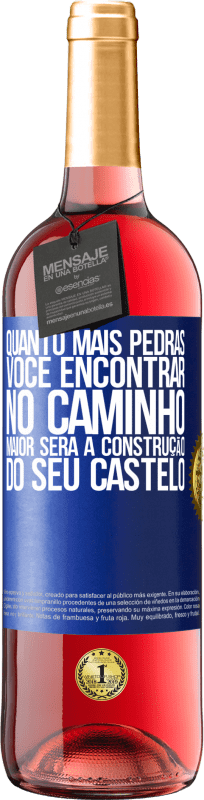 29,95 € Envio grátis | Vinho rosé Edição ROSÉ Quanto mais pedras você encontrar no caminho, maior será a construção do seu castelo Etiqueta Azul. Etiqueta personalizável Vinho jovem Colheita 2024 Tempranillo