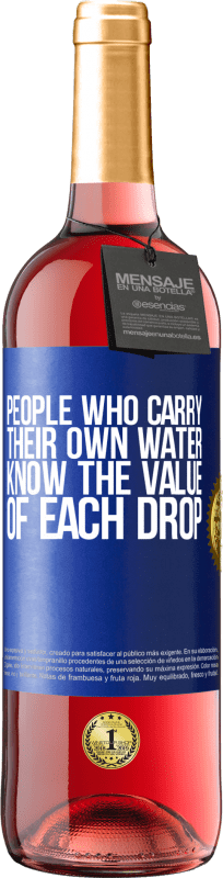 29,95 € 免费送货 | 桃红葡萄酒 ROSÉ版 自带水的人知道每一滴水的价值 蓝色标签. 可自定义的标签 青年酒 收成 2023 Tempranillo