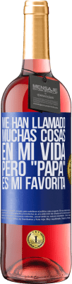 29,95 € Envío gratis | Vino Rosado Edición ROSÉ Me han llamado muchas cosas en mi vida, pero papá es mi favorita Etiqueta Azul. Etiqueta personalizable Vino joven Cosecha 2023 Tempranillo