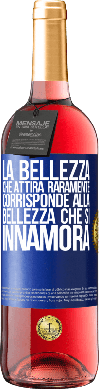 29,95 € Spedizione Gratuita | Vino rosato Edizione ROSÉ La bellezza che attira raramente corrisponde alla bellezza che si innamora Etichetta Blu. Etichetta personalizzabile Vino giovane Raccogliere 2024 Tempranillo