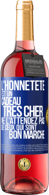 29,95 € Envoi gratuit | Vin rosé Édition ROSÉ L'honnêteté est un cadeau très cher. Ne l'attendez pas de ceux qui sont bon marché Étiquette Bleue. Étiquette personnalisable Vin jeune Récolte 2023 Tempranillo